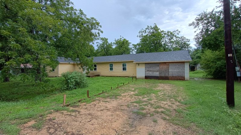 112 Ila Street Elgin, TX 78621 - Photo 4 of 27 a view of a house with backyard and garden
