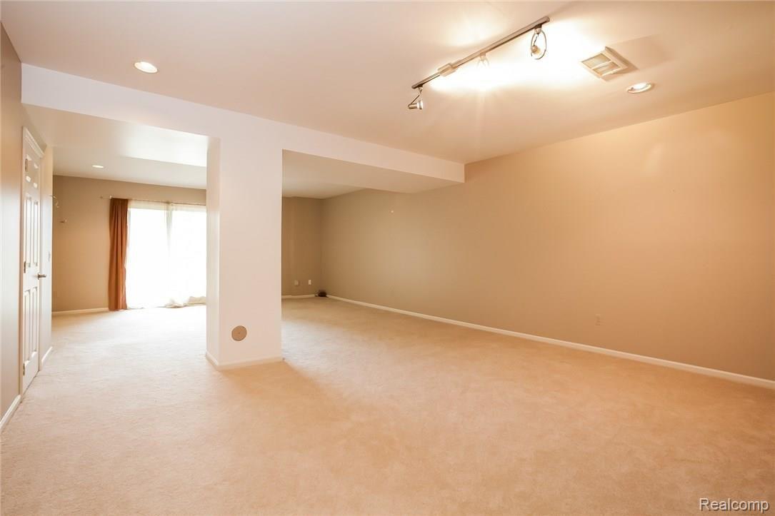 3073 Silverbrook Drive Rochester, MI 48306 - Photo 32 of 41 silverbrook33.jpg