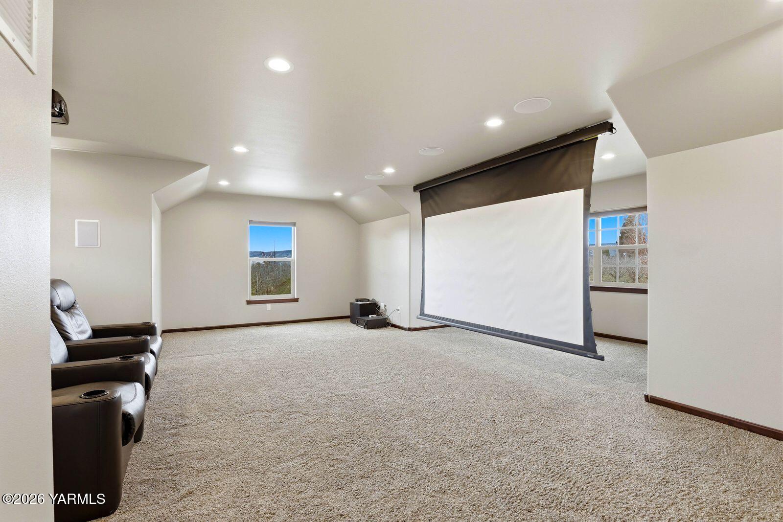 13507 West Church Road Yakima, WA 98903 - Photo 22 of 46 an empty room with windows