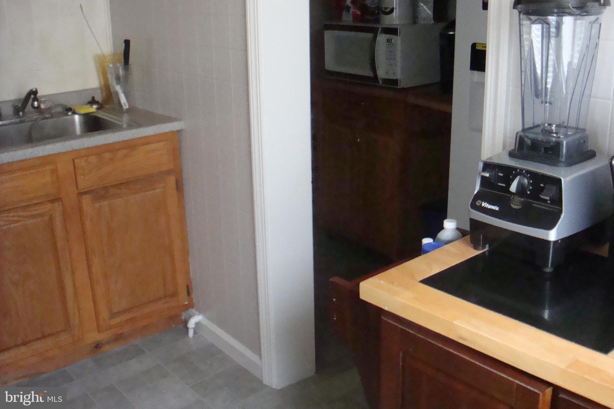 1713 Leslie Road Baltimore, MD 21222 - Photo 19 of 59 Kitchen