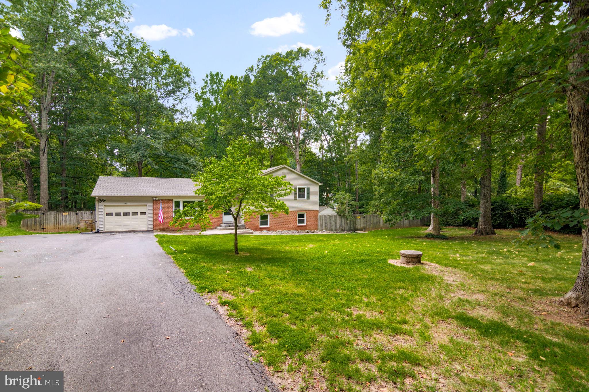 2567 Garrisonville Road Stafford, VA 22556 - Photo 4 of 56 Long front yard