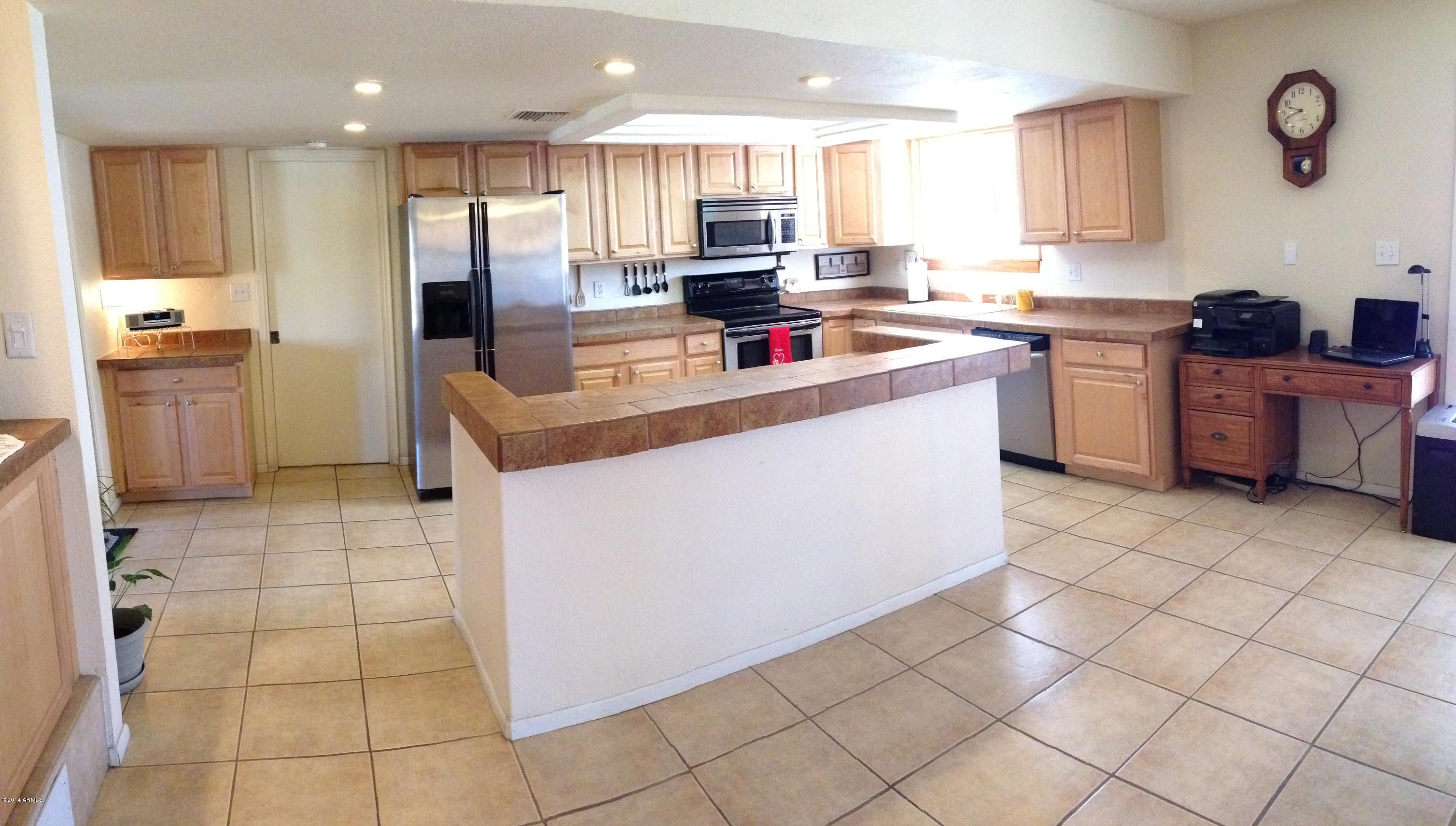 kitchen snack bar area