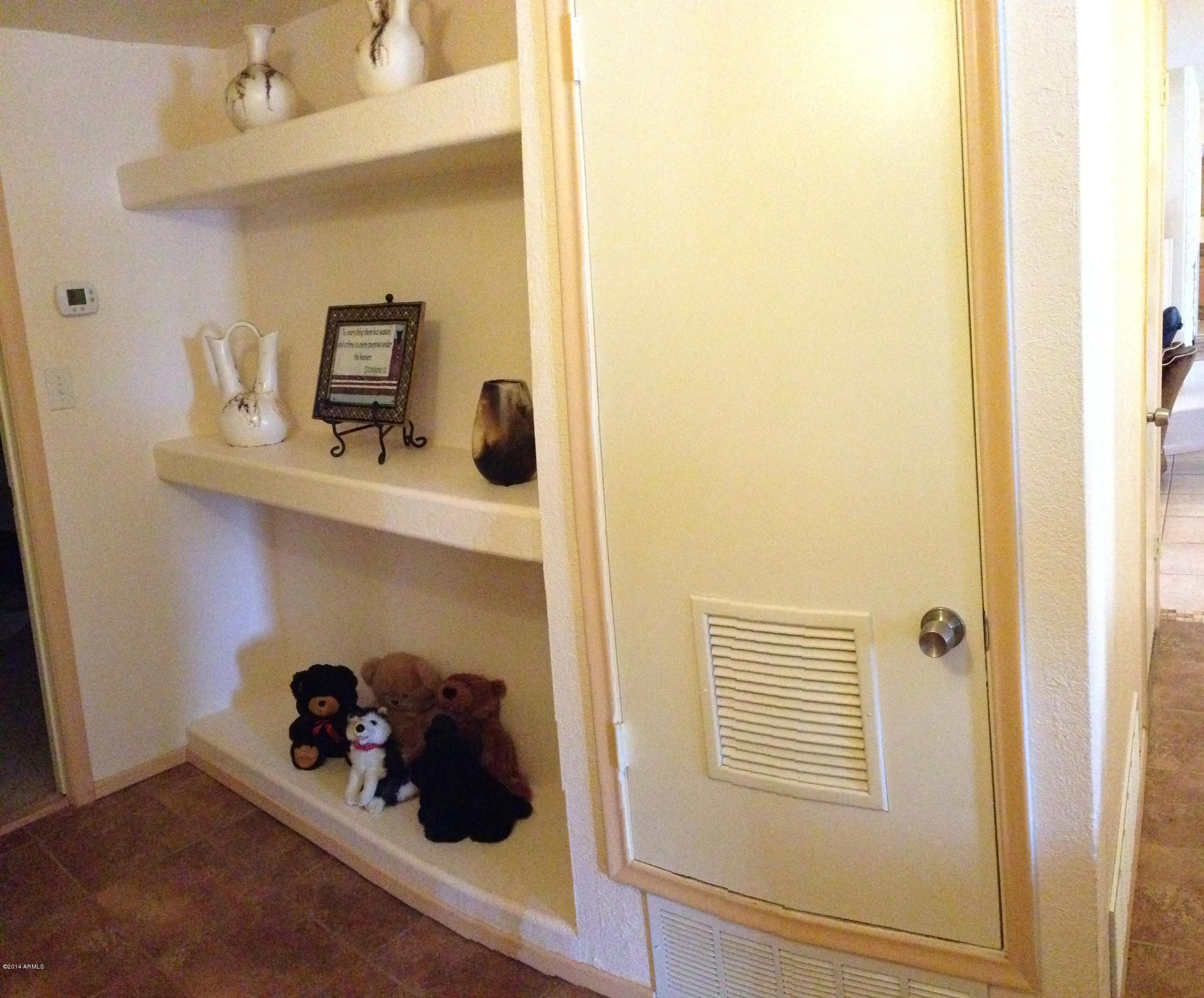 2839 East Utopia Road Phoenix, AZ 85050 - Photo 9 of 34 hallway niche