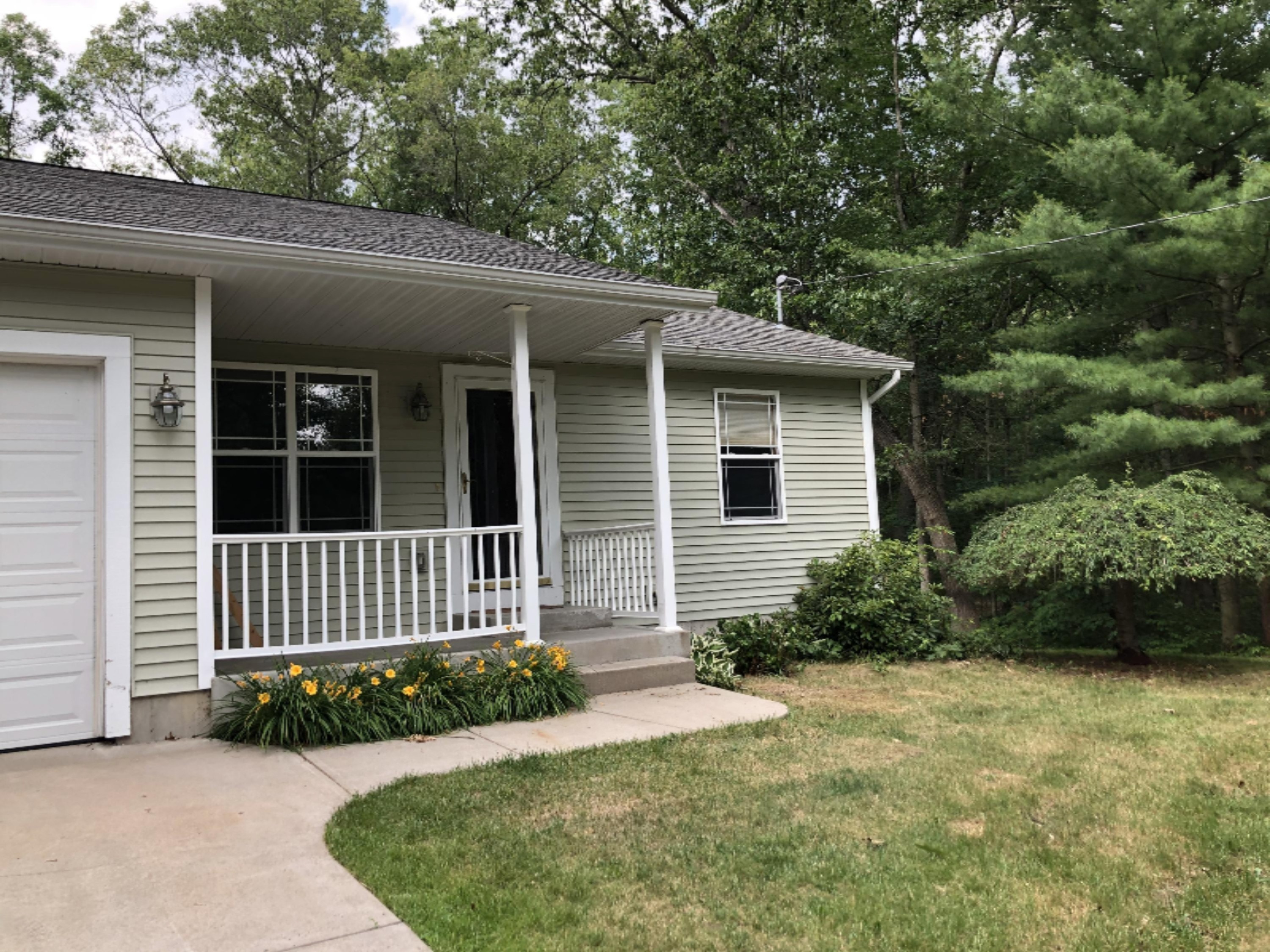 2166 East River Road Muskegon, MI 49445 - Photo 1 of 15 IMG_1344