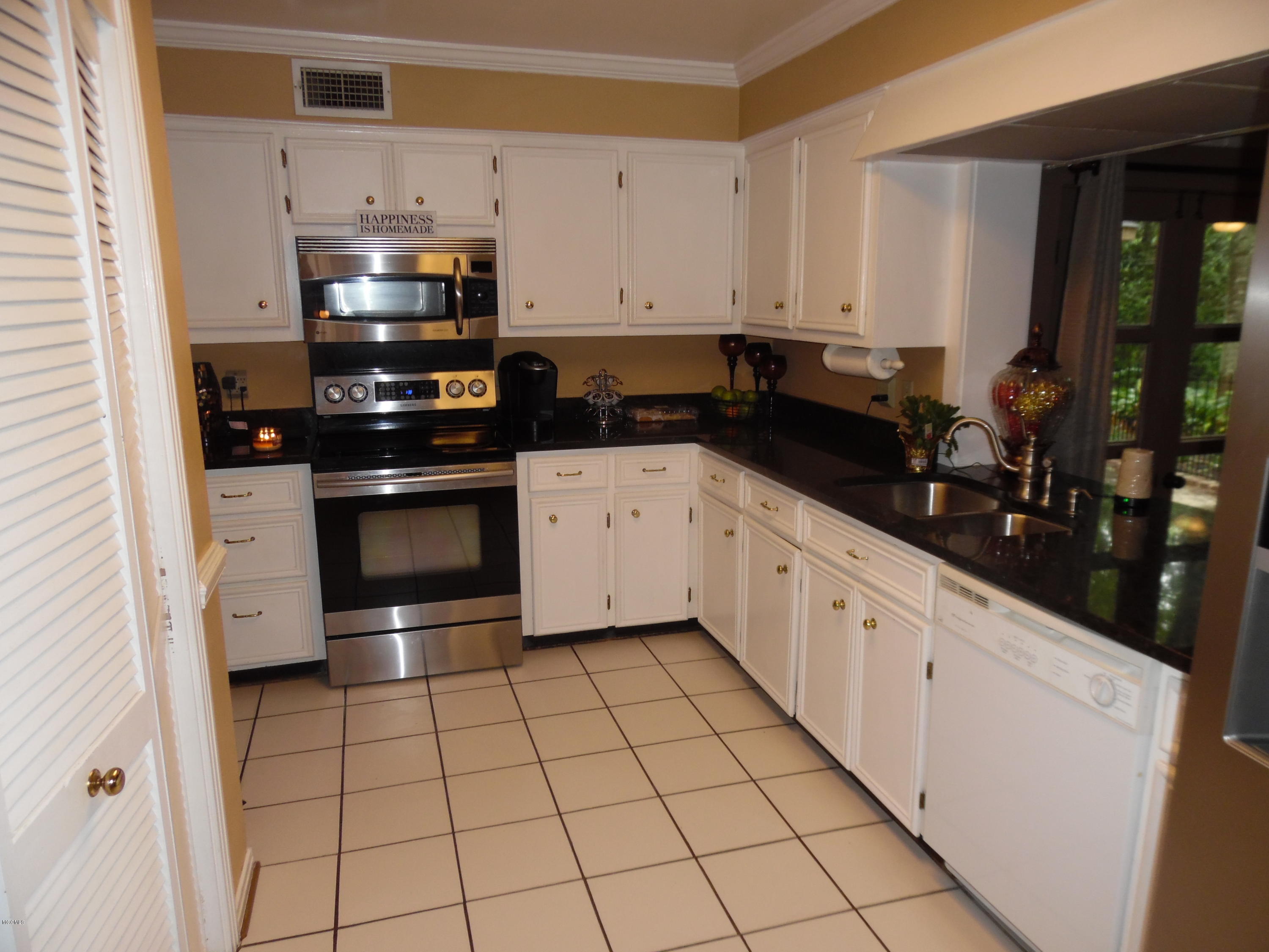 13817 Paraiso Road Ocean Springs, MS 39564 - Photo 5 of 29 SAM_2397