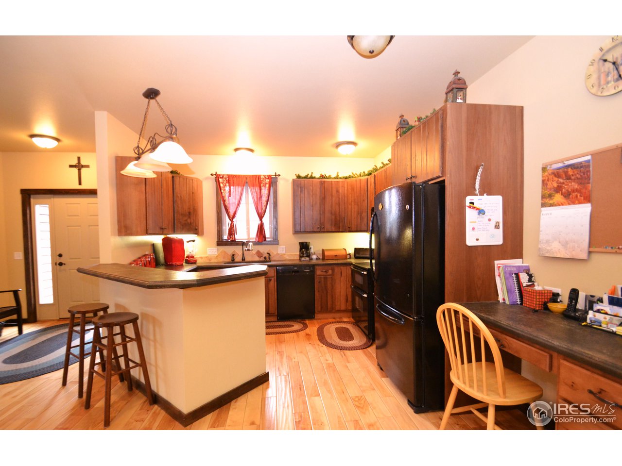 381 Cherokee Road Lyons, CO 80540 - Photo 4 of 25 Where everyone hangs out...