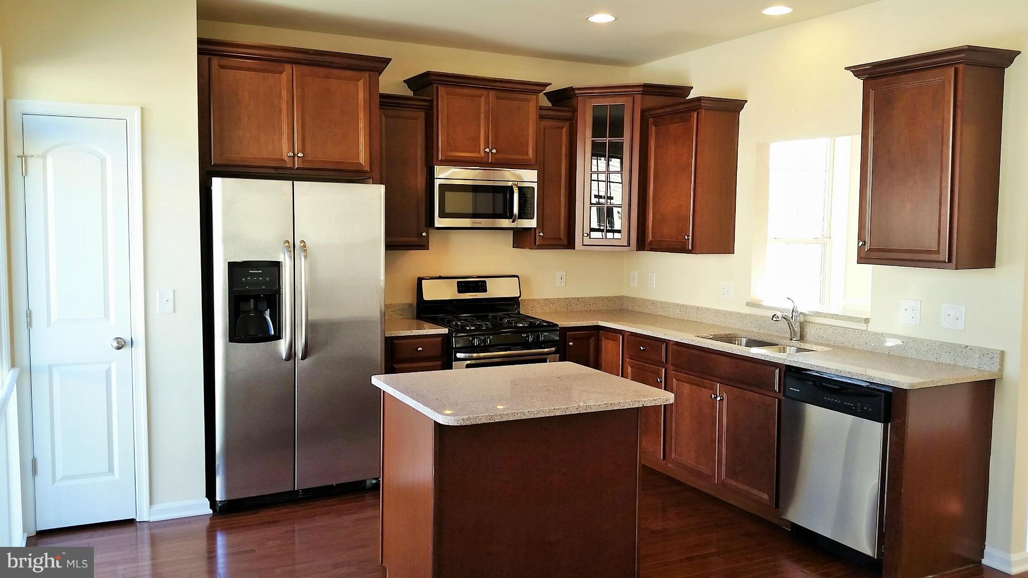8894 Quarry Road Manassas, VA 20110 - Photo 3 of 19 Kitchen