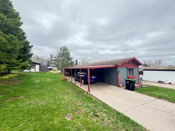 $30,000 | 1300 Michigan Avenue, Unit TRLR 32, Iron Mountain, MI 49801