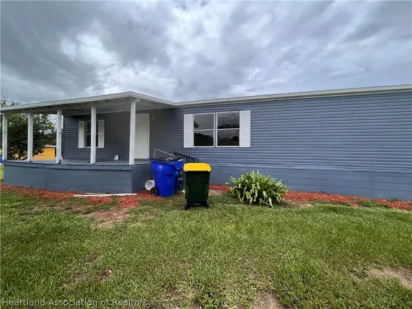 $1,300 | 1732 West Holiday Drive, Lorida, FL 33857