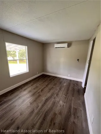$1,300 | 1732 West Holiday Drive, Lorida, FL 33857