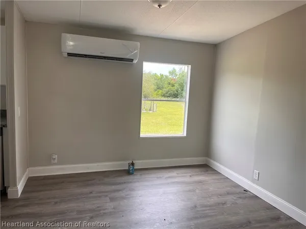 $1,300 | 1732 West Holiday Drive, Lorida, FL 33857