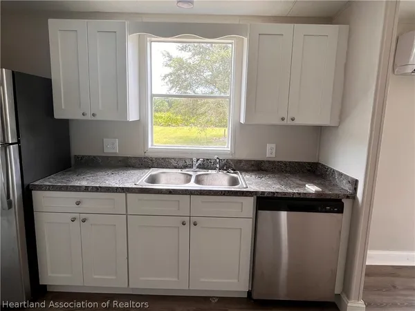 $1,300 | 1732 West Holiday Drive, Lorida, FL 33857