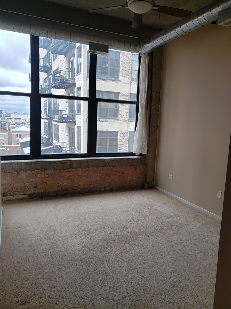 1516 South Wabash Avenue, Unit 508 Chicago, IL 60605 - Photo 11 of 14 a view of an empty room with a window