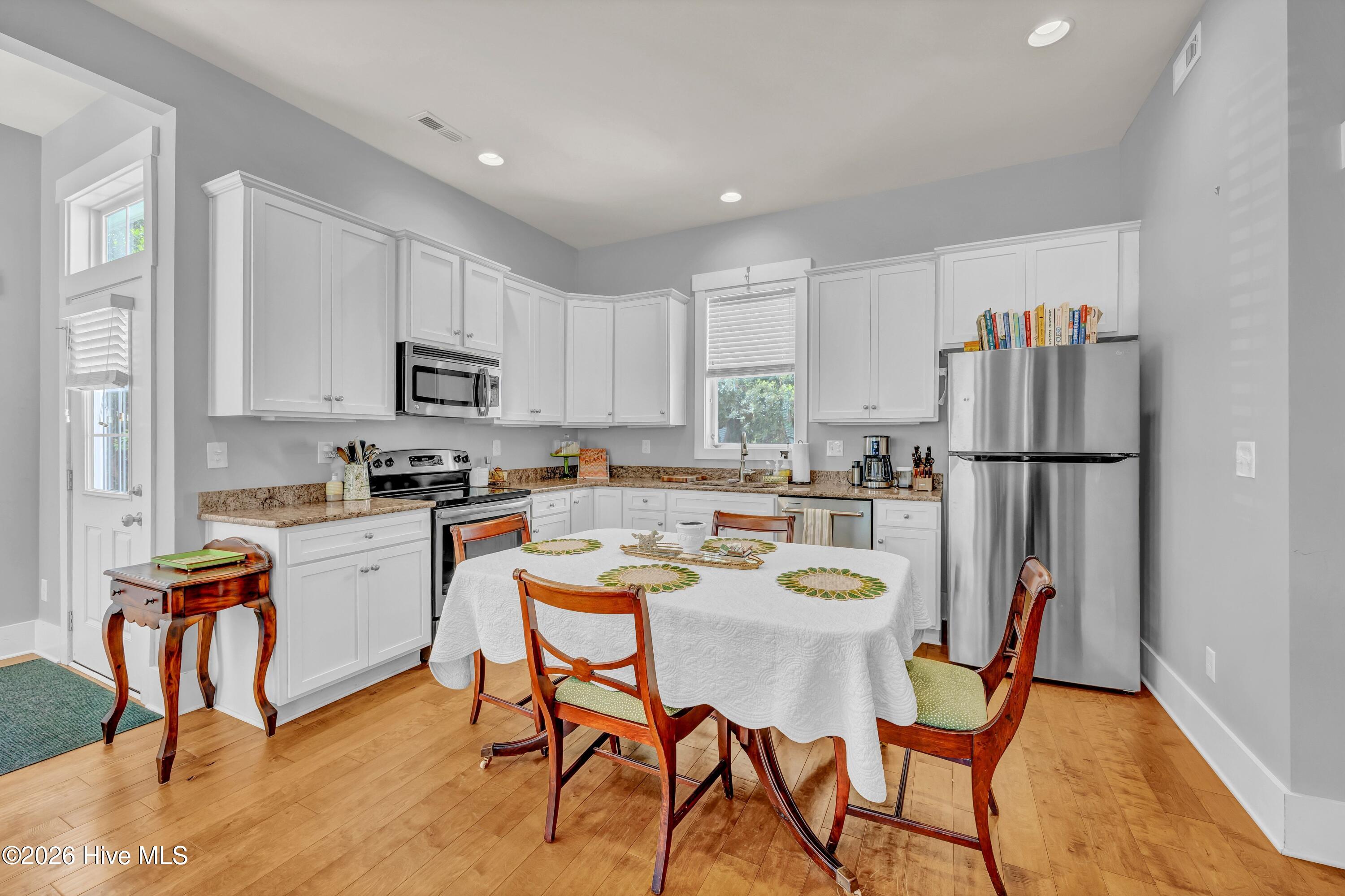6110 Shinnwood Road Wilmington, NC 28409 - Photo 4 of 36 004_img_2128_167
