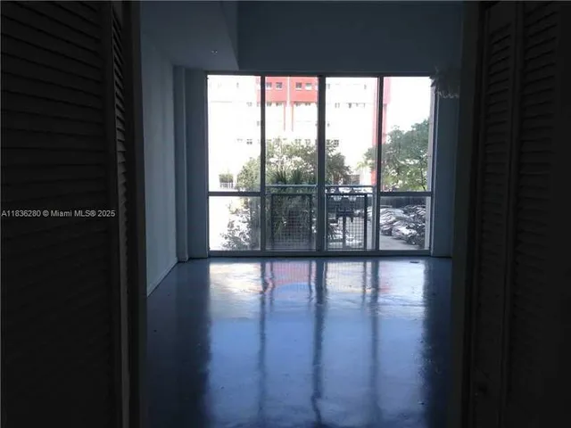 $1,900 | 244 Biscayne Boulevard, Unit 249, Miami, FL 33132