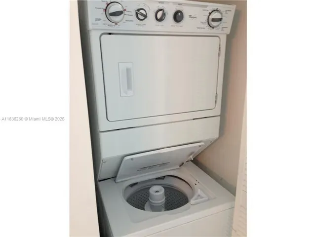 $1,900 | 244 Biscayne Boulevard, Unit 249, Miami, FL 33132