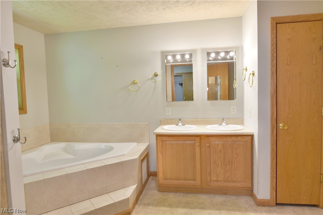 3265 Reeves Road Northeast Warren, OH 44483 - Photo 17 of 35 Gallery Image 17
