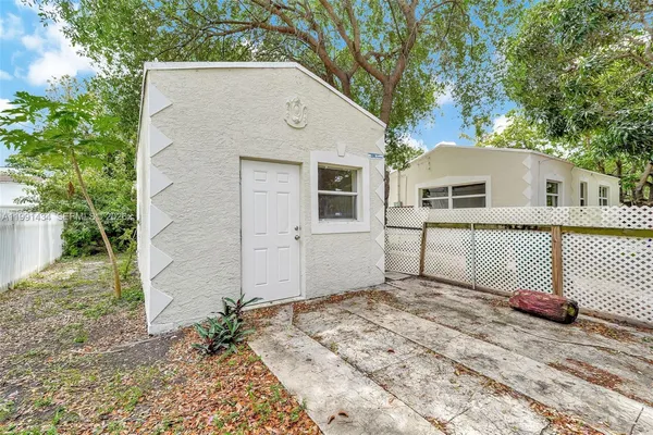 $1,400 | 299 Northwest 43rd Street, Unit 1, Miami, FL 33127