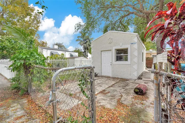 $1,400 | 299 Northwest 43rd Street, Unit 1, Miami, FL 33127