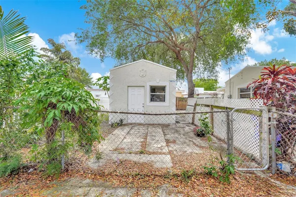 $1,400 | 299 Northwest 43rd Street, Unit 1, Miami, FL 33127