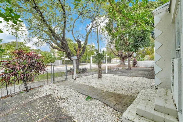 $1,400 | 299 Northwest 43rd Street, Unit 1, Miami, FL 33127