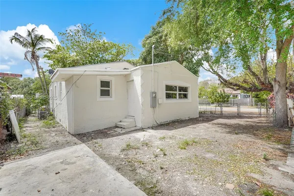 $1,400 | 299 Northwest 43rd Street, Unit 1, Miami, FL 33127