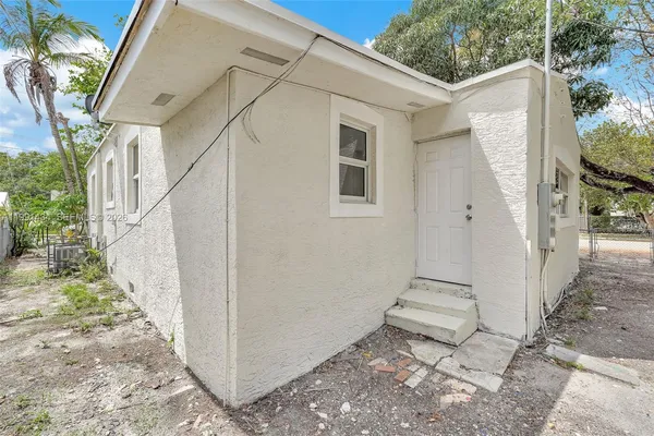 $1,400 | 299 Northwest 43rd Street, Unit 1, Miami, FL 33127