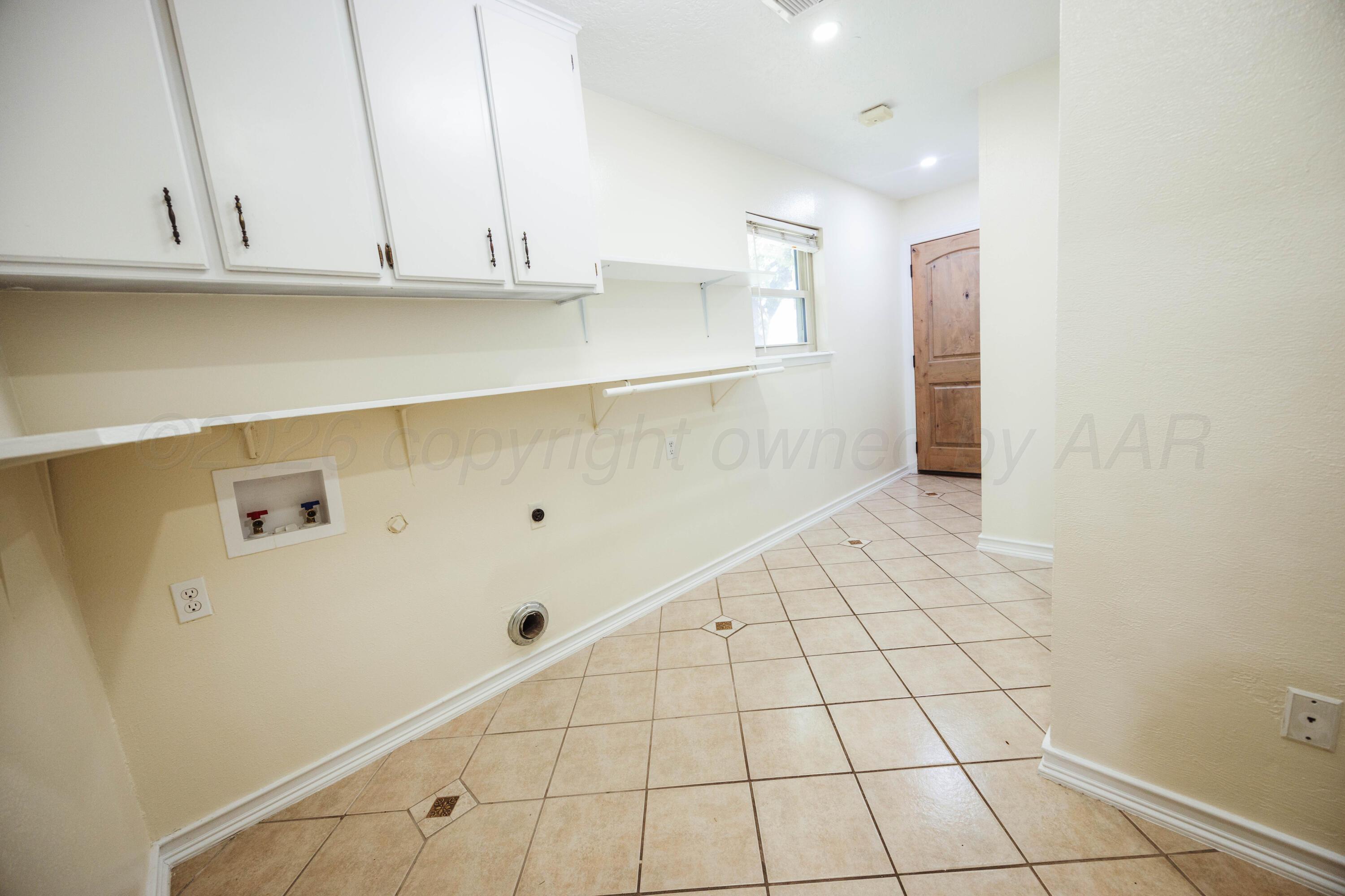 2009 Southwest 19th Avenue Perryton, TX 79070 - Photo 41 of 49 Laundry room