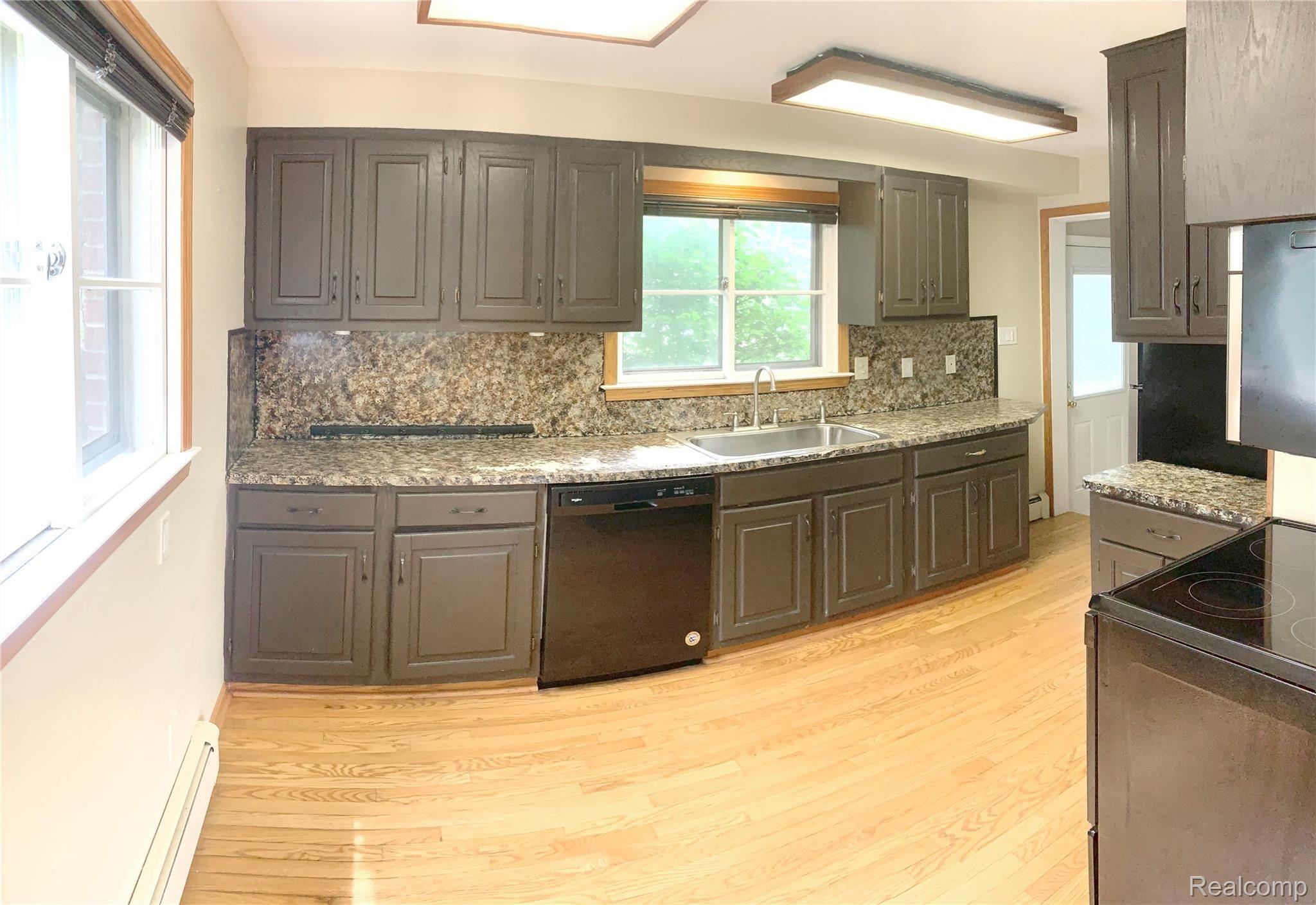 2880 Ridge Road White Lake, MI 48383 - Photo 11 of 51 11.jpg