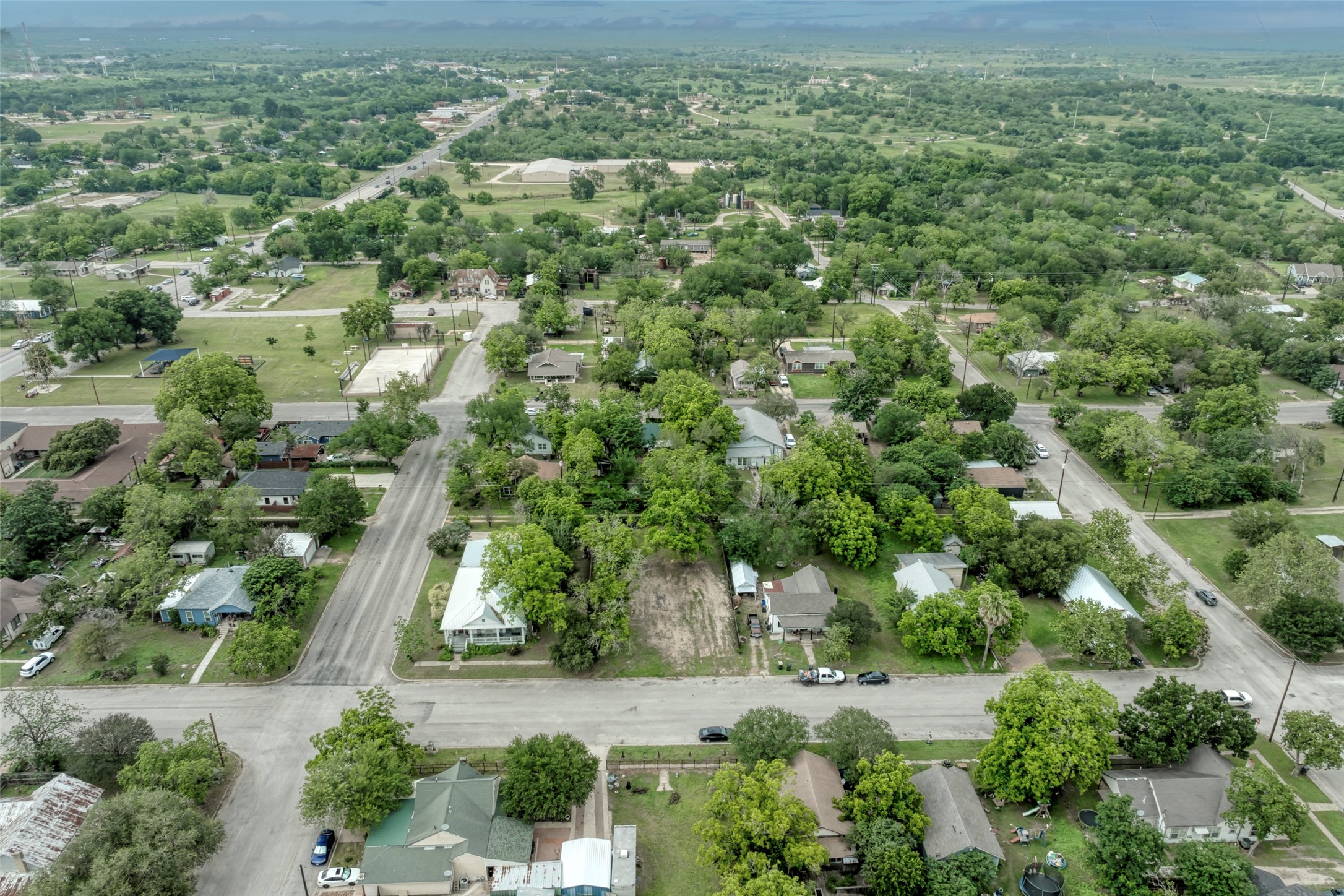 809 East Fannin Street Luling, TX 78648 - Photo 10 of 16 an aerial view of a houses with yard