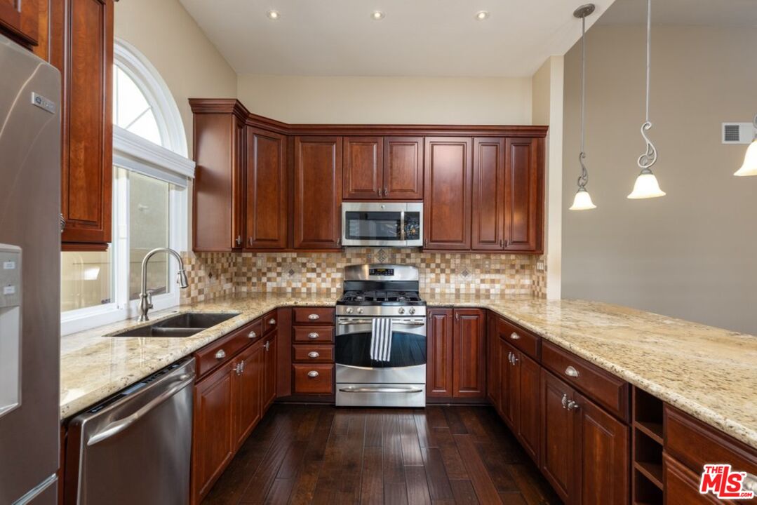 823 Riviera Avenue Banning, CA 92220 - Photo 5 of 21 Gallery Image 5