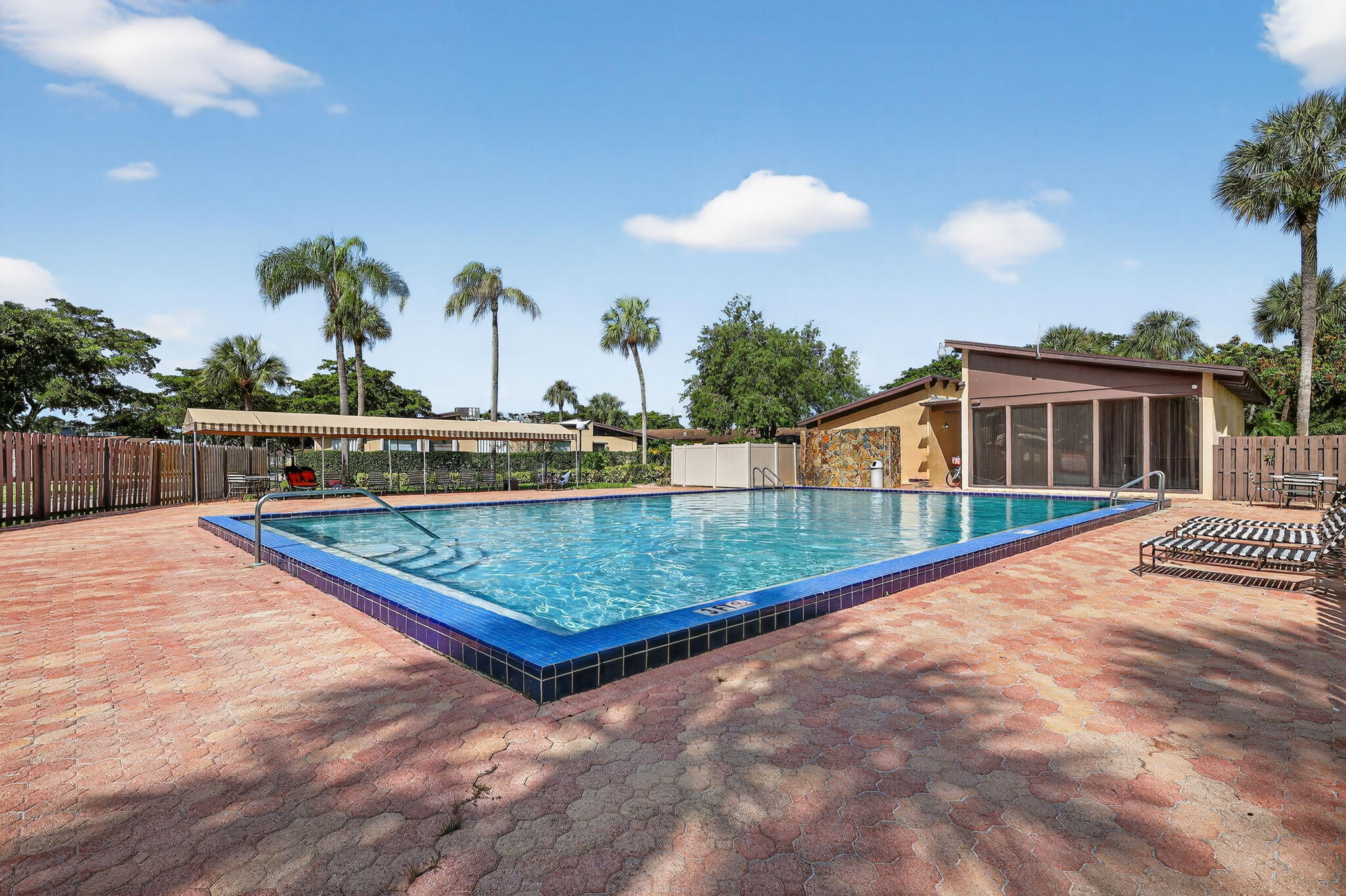 275 Gate Road, Unit 117 Hollywood, FL 33024 - Photo 36 of 52 Pool