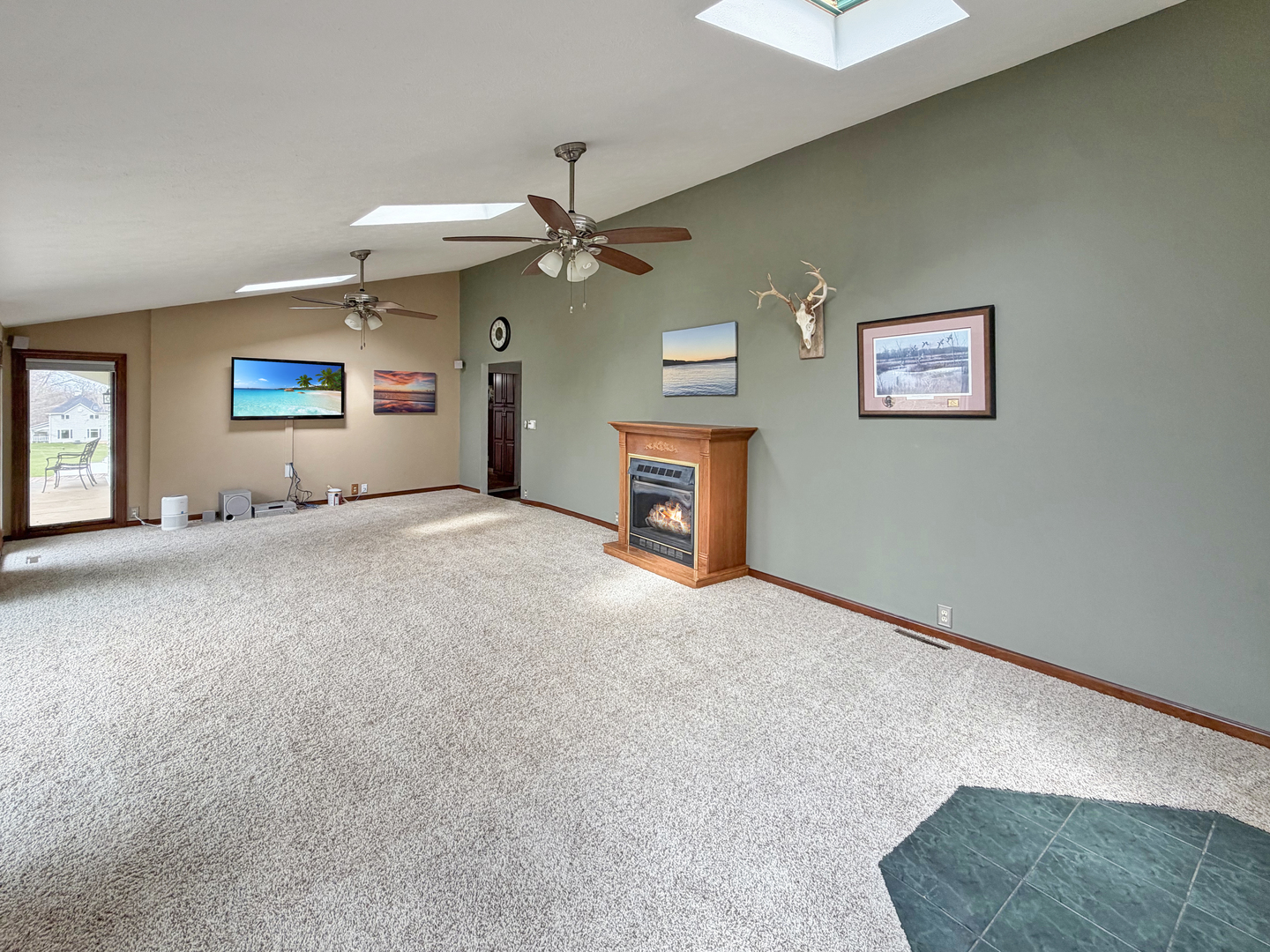 2472 West Red Oak Road Freeport, IL 61032 - Photo 10 of 46