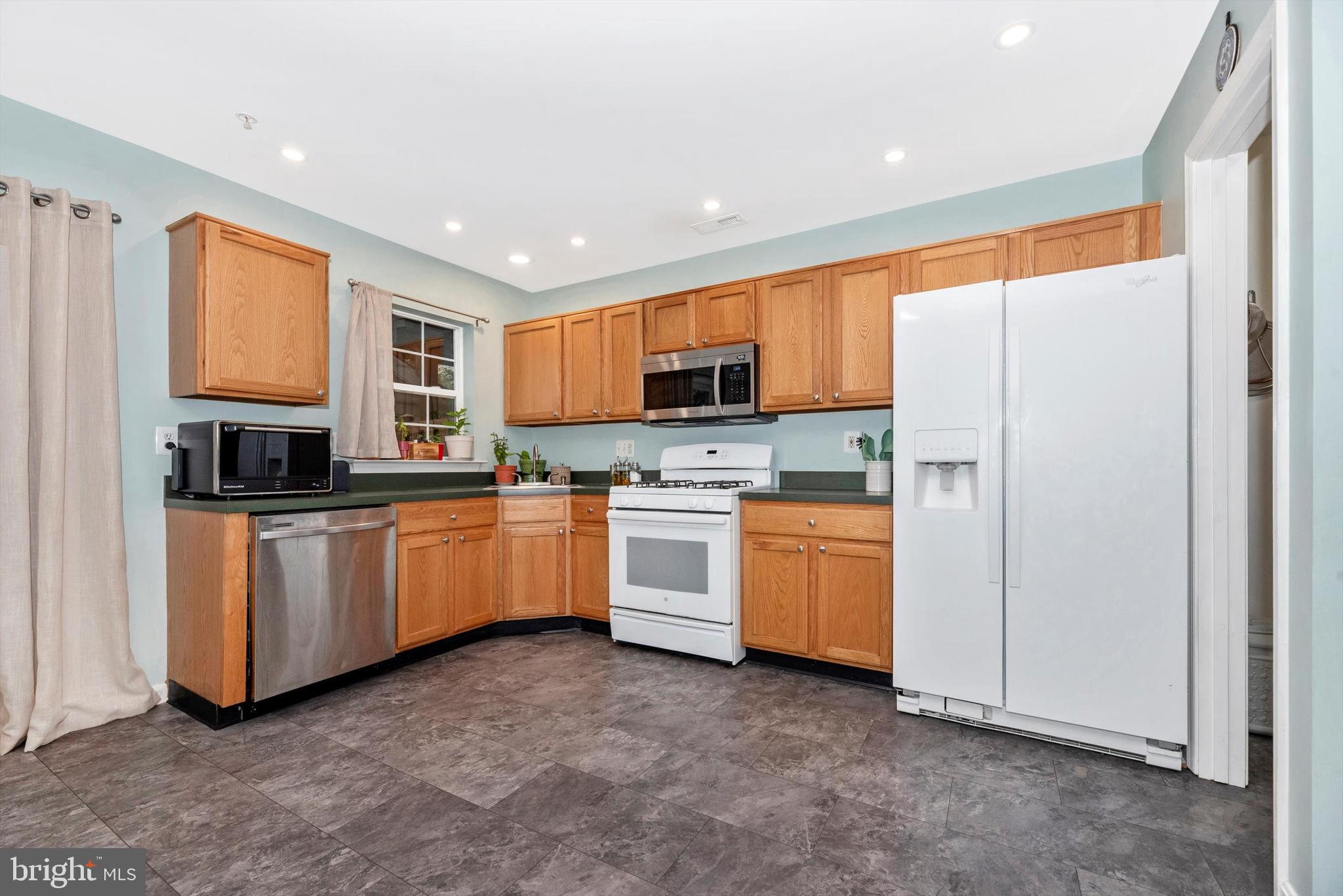 617 Hollowstone Road Frederick, MD 21703 - Photo 5 of 23 1st floor kitchen