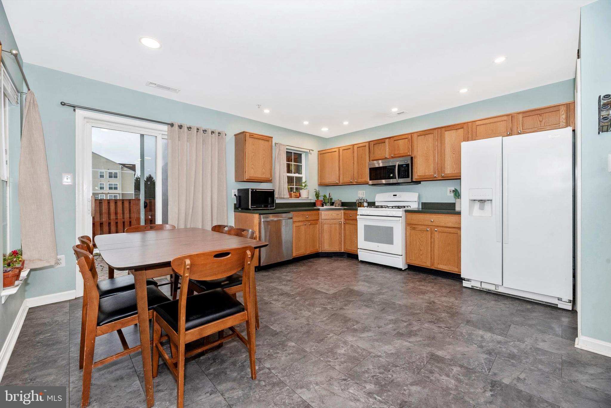 617 Hollowstone Road Frederick, MD 21703 - Photo 7 of 23 Kitchen and dining area