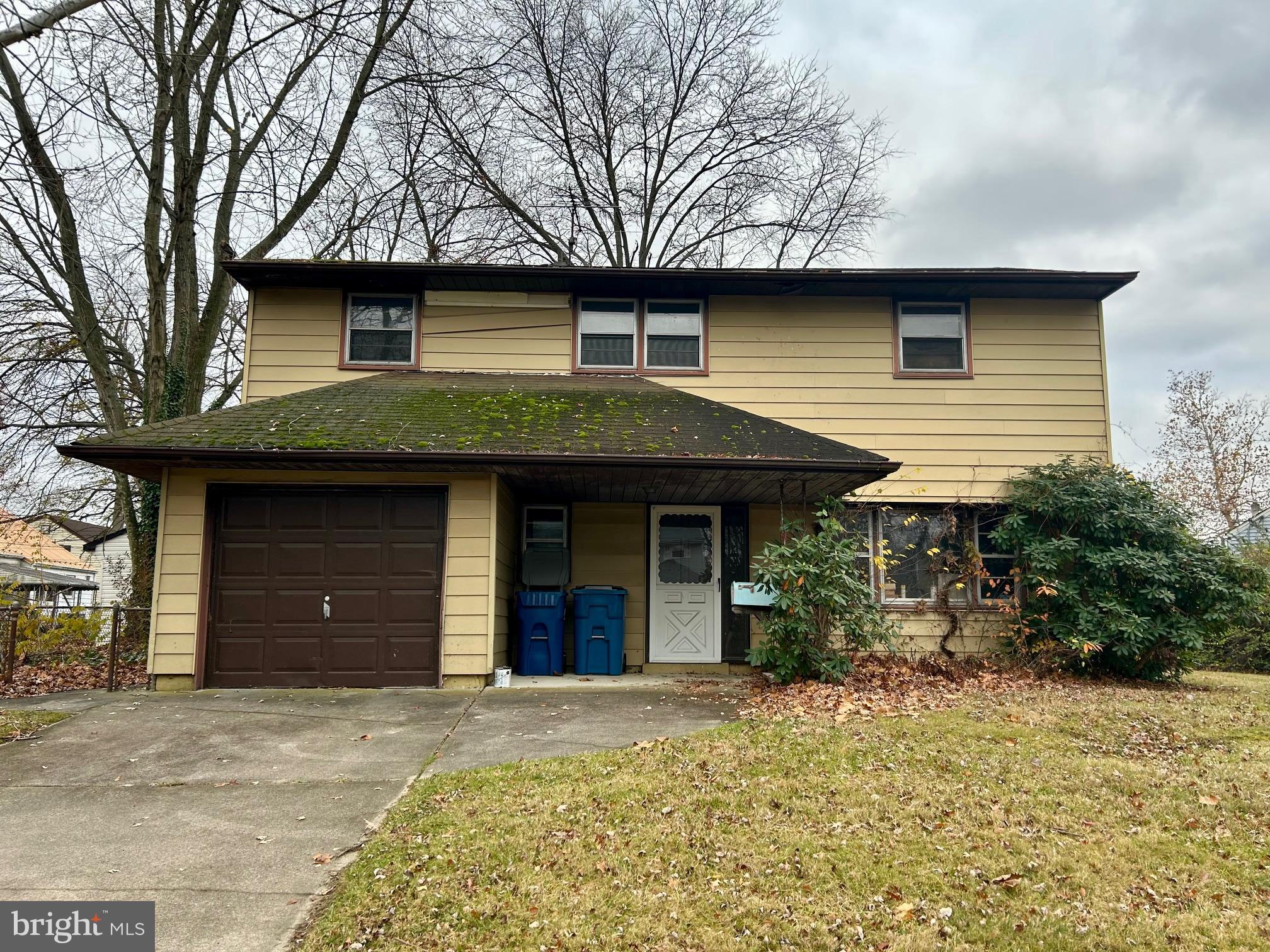 11 Mitchell Circle Newark, DE 19713 - Photo 1 of 9 a front view of a house with a garden