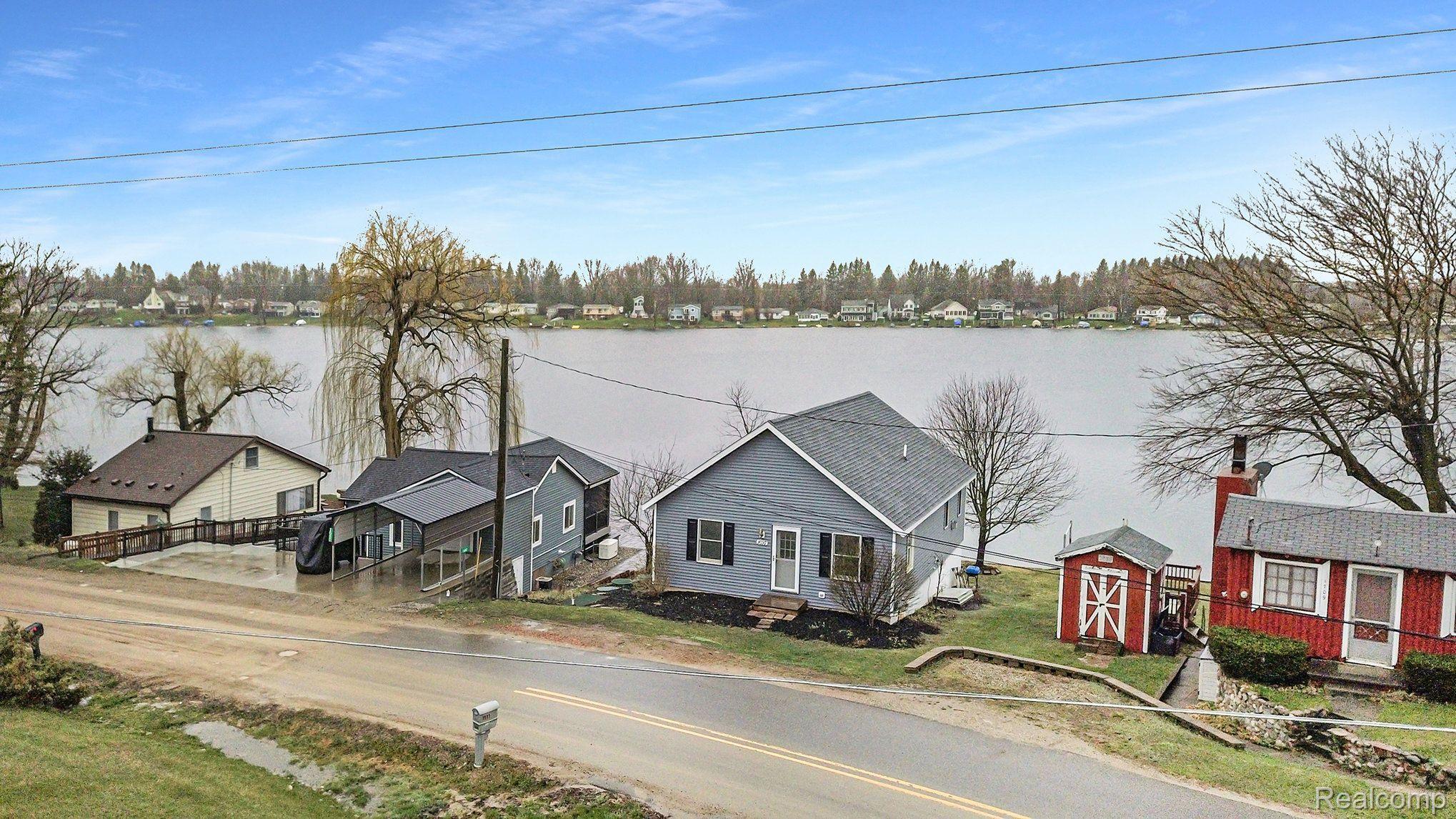 1697 Triangle Lake Road Howell, MI 48843 - Photo 18 of 25 Gallery Image 18
