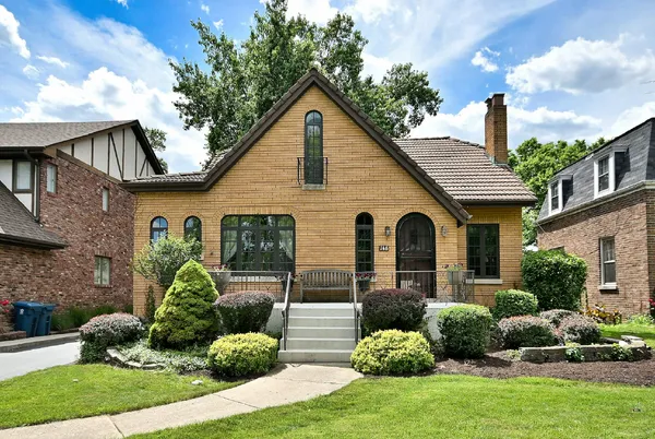 $689,000 | 146 South Poplar Avenue, Elmhurst, IL 60126