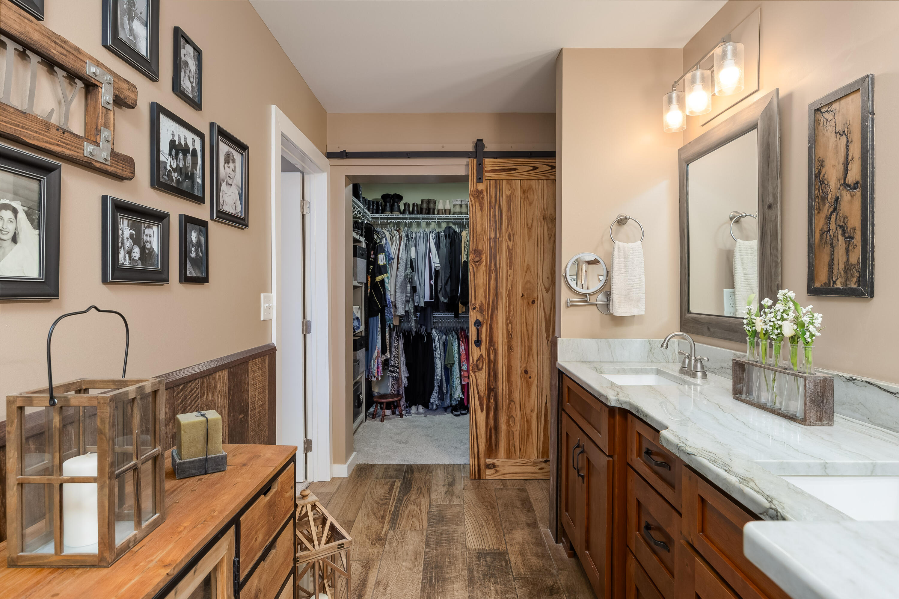 200 Manufacturers Road, Unit 316 Chattanooga, TN 37405 - Photo 17 of 46 Spacious En Suite