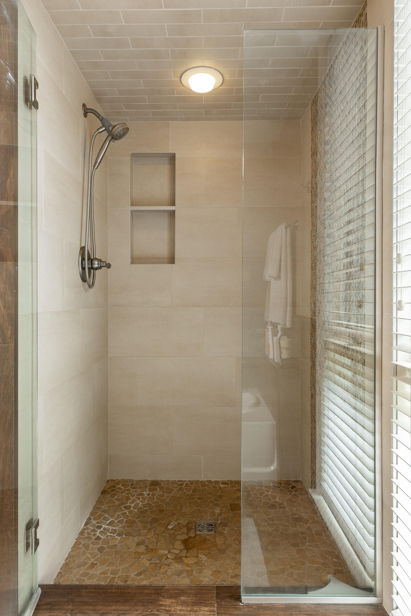 200 Manufacturers Road, Unit 316 Chattanooga, TN 37405 - Photo 19 of 46 Custom Shower