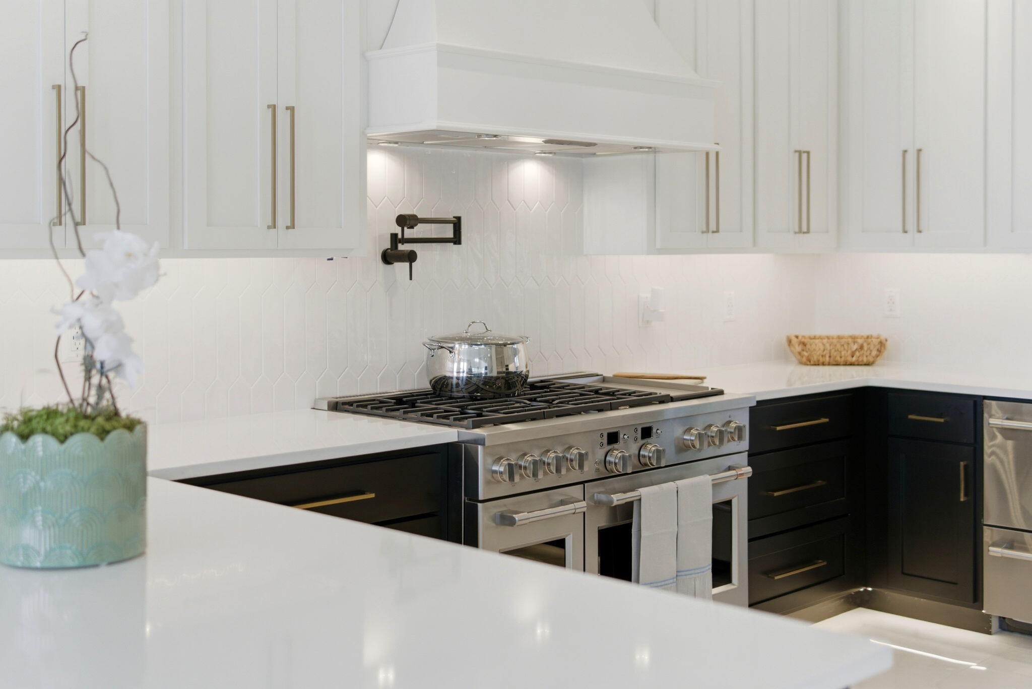 31061 Peninsula Drive Orange Beach, AL 36561 - Photo 16 of 93 a stove top oven sitting inside of a kitchen