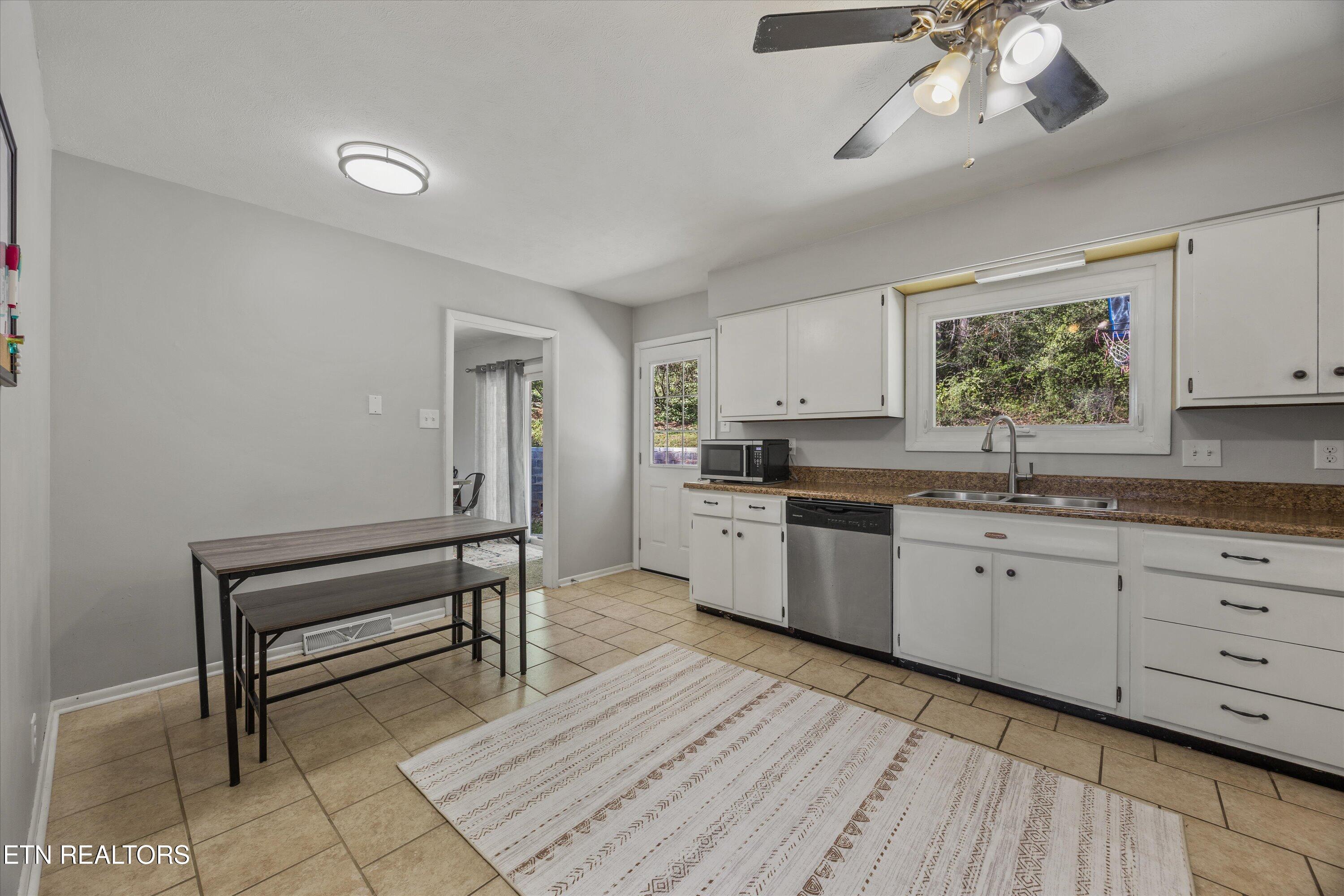 102 Canterbury Road Oak Ridge, TN 37830 - Photo 11 of 32 12-102 Canterbury Rd 13