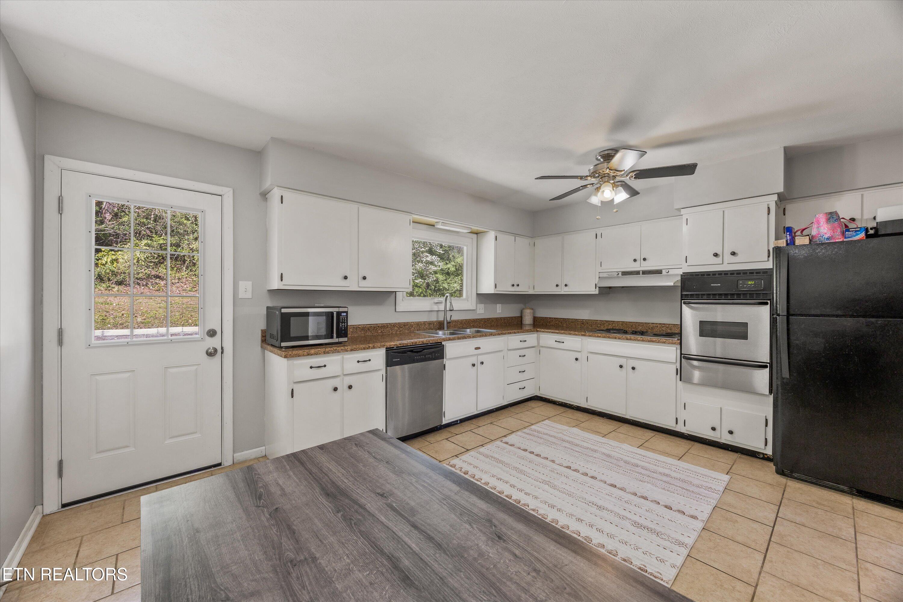 102 Canterbury Road Oak Ridge, TN 37830 - Photo 12 of 32 14-102 Canterbury Rd 15