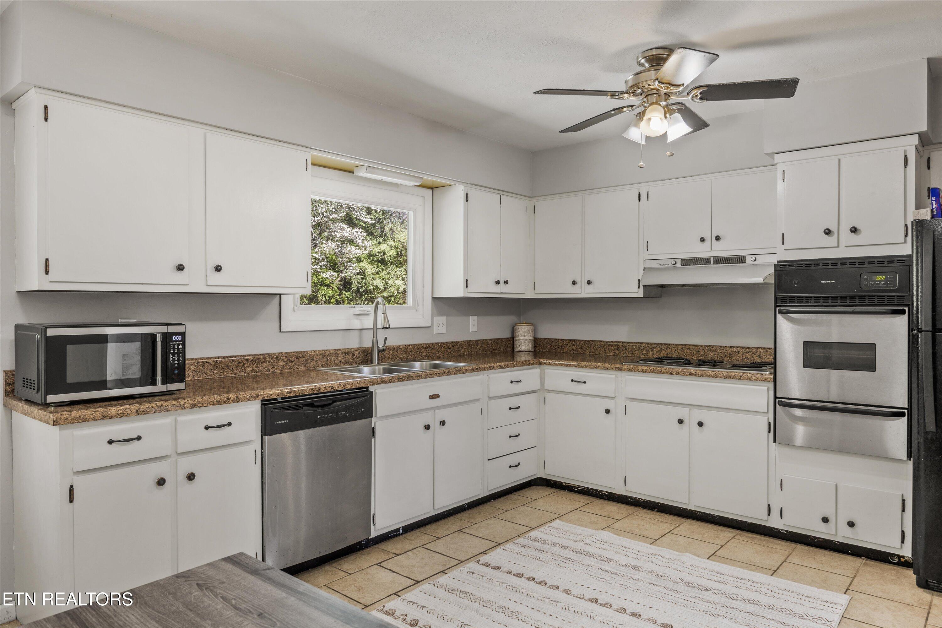 102 Canterbury Road Oak Ridge, TN 37830 - Photo 13 of 32 15-102 Canterbury Rd 16