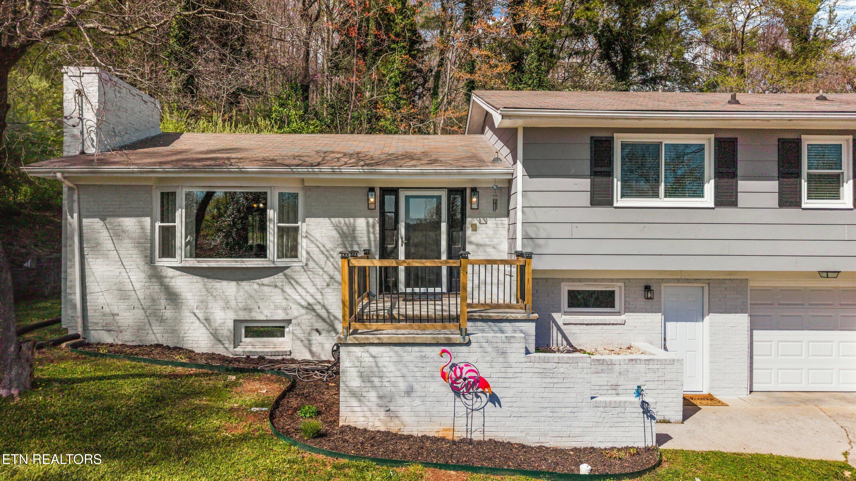 102 Canterbury Road Oak Ridge, TN 37830 - Photo 3 of 32 01-102 Canterbury Rd 08