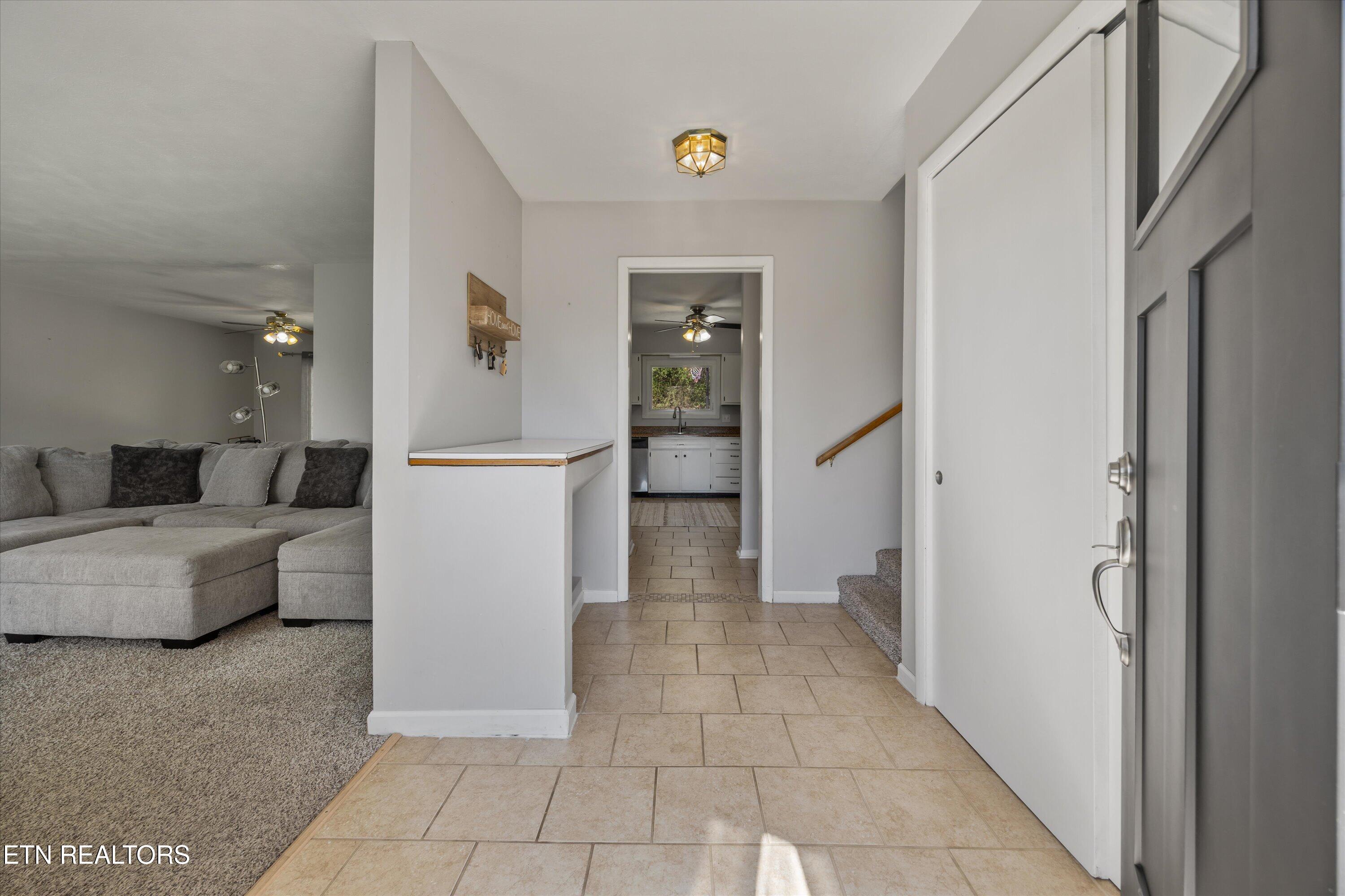 102 Canterbury Road Oak Ridge, TN 37830 - Photo 4 of 32 08-102 Canterbury Rd 09