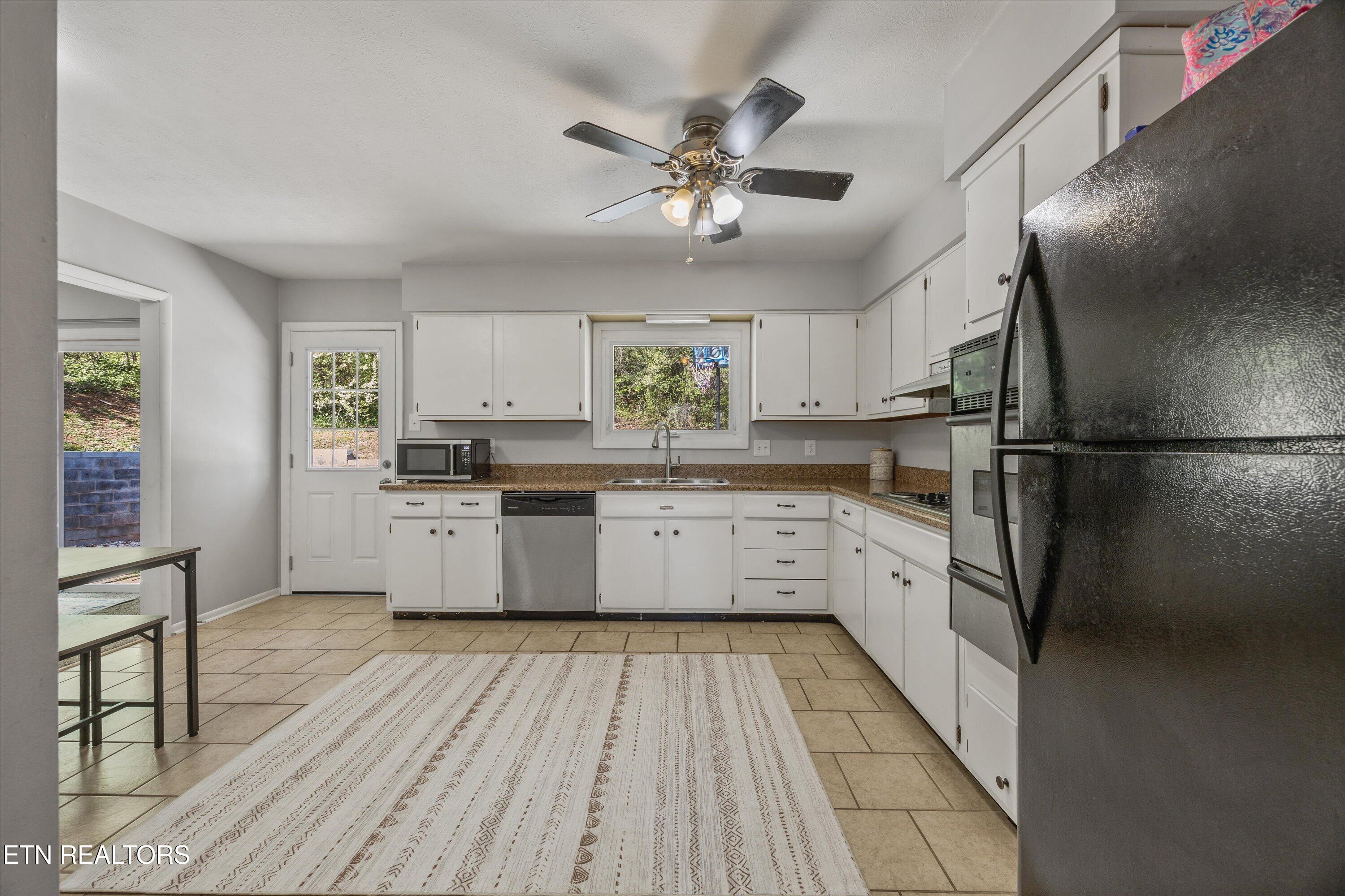 102 Canterbury Road Oak Ridge, TN 37830 - Photo 10 of 32 11-102 Canterbury Rd 12