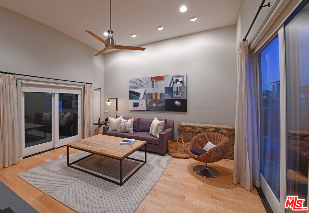 4907 Roma Court Marina del Rey, CA 90292 - Photo 11 of 18 Gallery Image 11