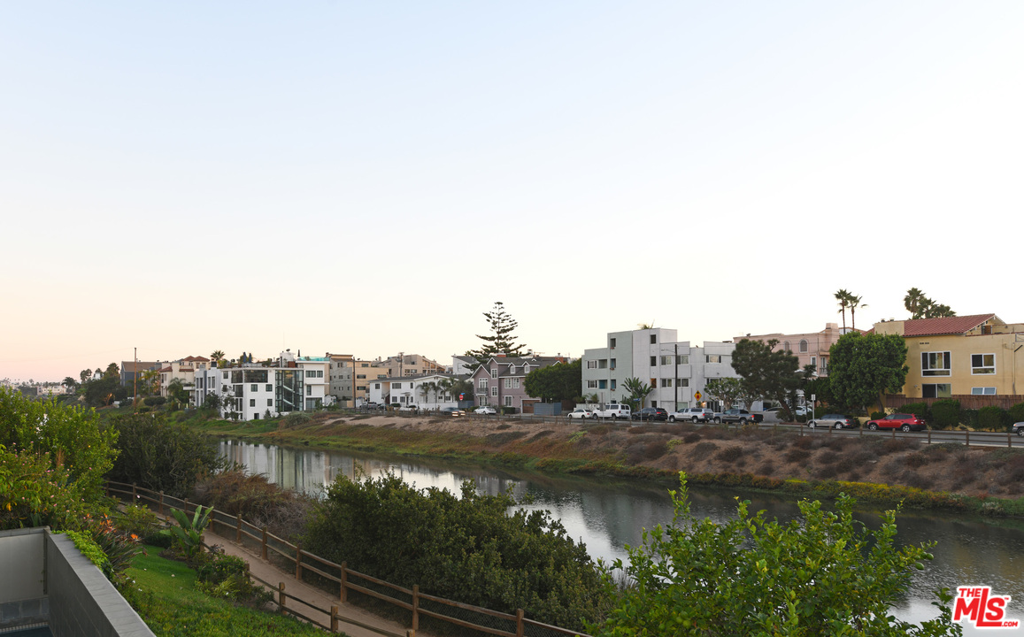 4907 Roma Court Marina del Rey, CA 90292 - Photo 14 of 18 Gallery Image 14