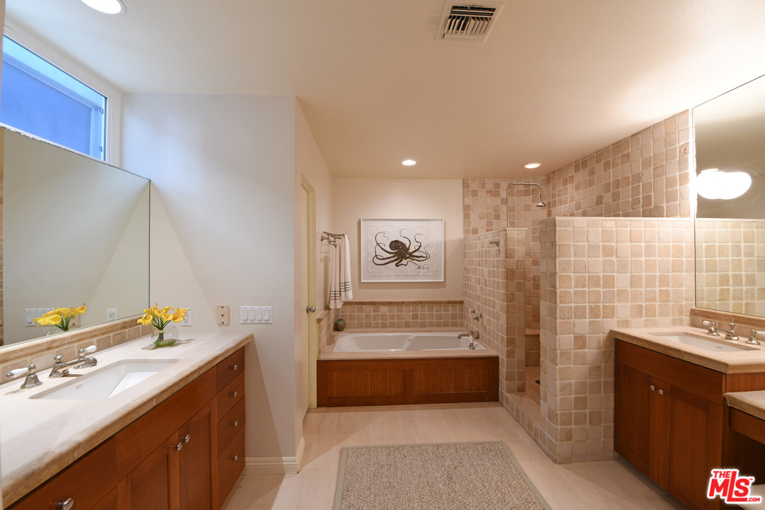 4907 Roma Court Marina del Rey, CA 90292 - Photo 9 of 18 Gallery Image 9